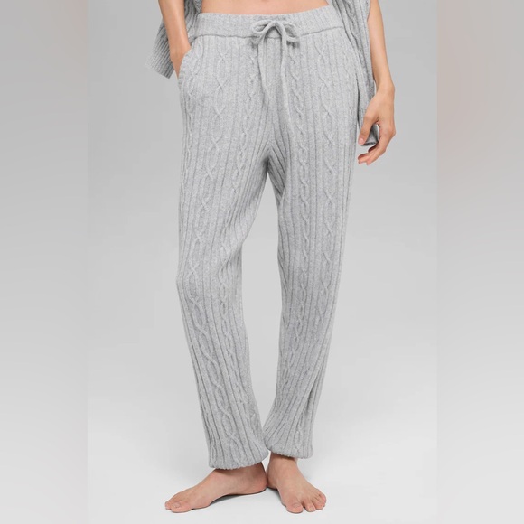 ALO Yoga Pants - Alo Yoga Cable Knit Winter Bliss Pant in Athletic Heather Grey Size L
